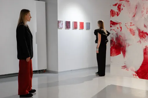 Основатели PA Gallery Надежда Аванесова и Елена Паршина на выставке Linea Uno