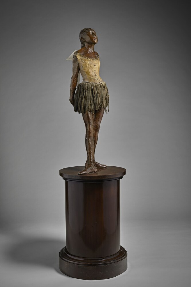 Скульптура Эдгара Дега «Маленькая четырнадцатилетняя танцовщица»