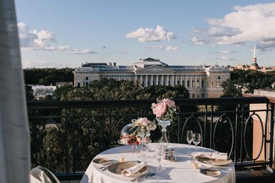 Культурный июнь: топ-5 отелей Санкт-Петербурга для отдыха летом