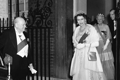 От Чаплина и Монро до Черчилля и Горбачева: история правления Елизаветы II в фотографиях