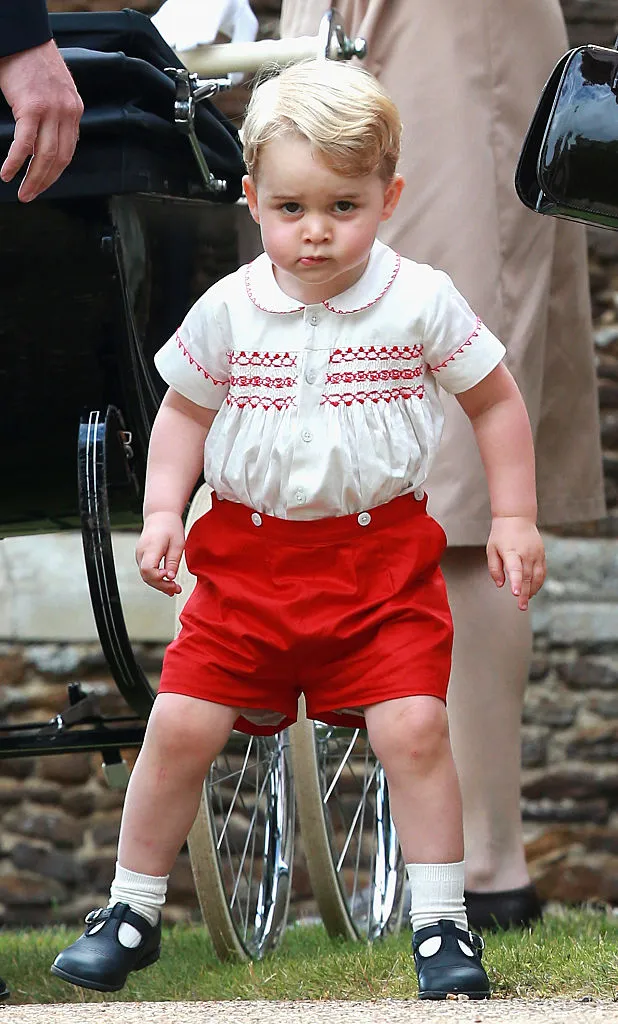 Принц Джордж в 2015 года во время крещения своей сестры принцессы Шарлотты