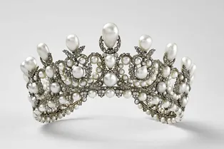 Все, что известно о 8 ювелирных шедеврах, похищенных во время ограбления Лувра