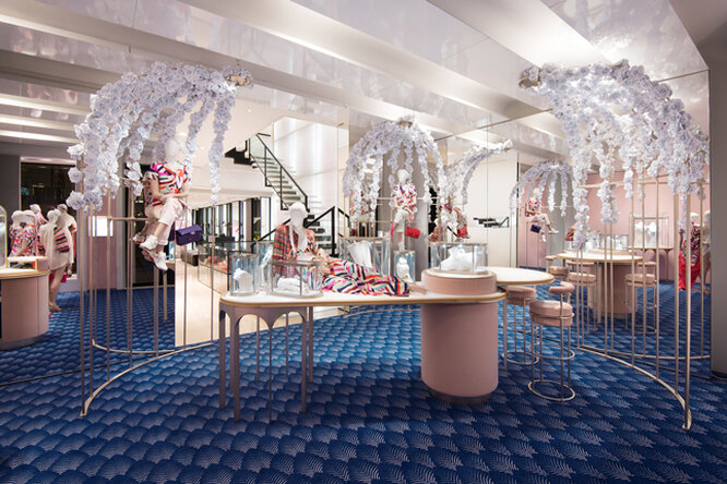 Ephemeral Jewellery Space в бутике Chanel