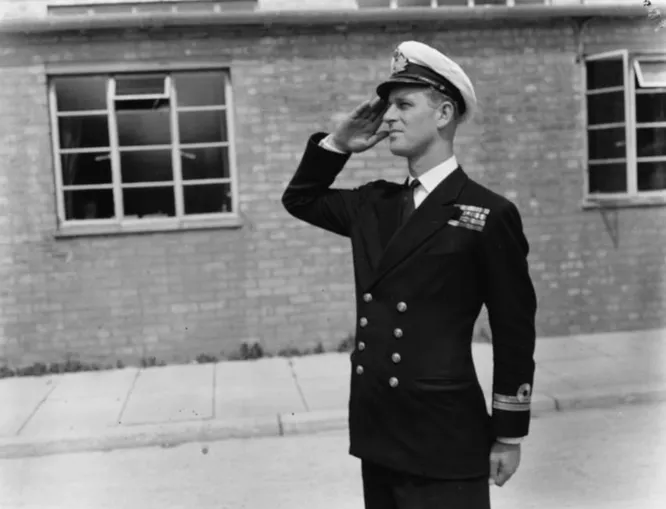 Филипп Маунтбеттен в звании лейтенанта во время учебы в Королевской морской офицерской школе