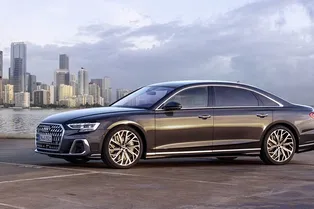 Новое лицо флагмана: Audi представила обновленный представительский седан A8