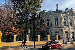 Смотрим самую дорогую квартиру в дореволюционном доме Москвы Смотрим самую дорогую квартиру в дореволюционном доме Москвы