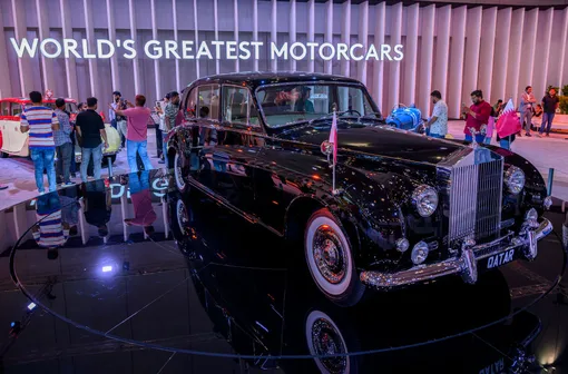 Автомобиль класса люкс Rolls-Royce Phantom V модели 1962 года на Женевском международном автосалоне 2023 года